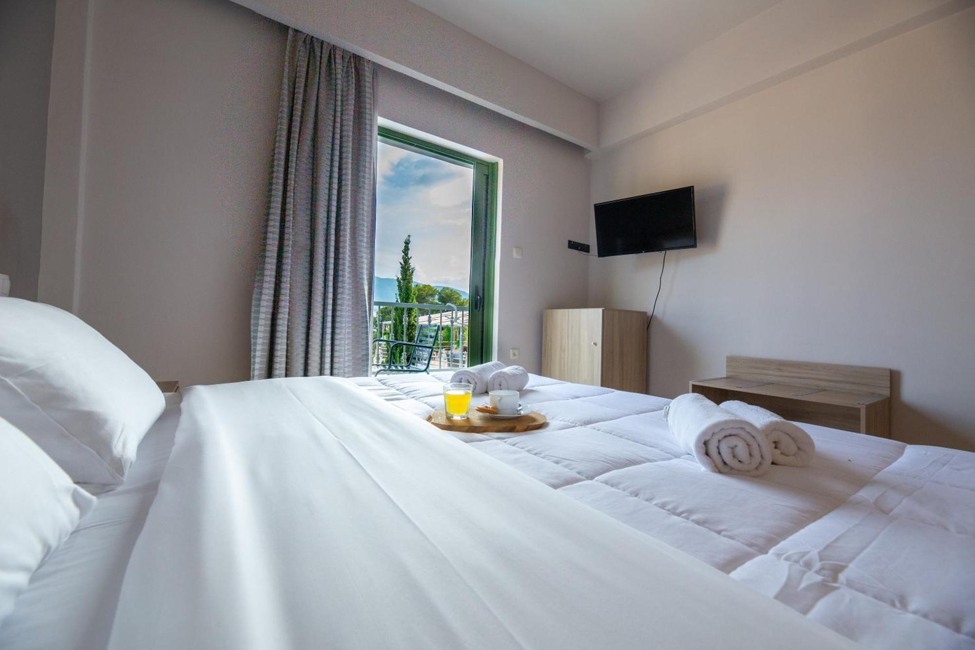 Evita'S Resort Poros Town Extérieur photo