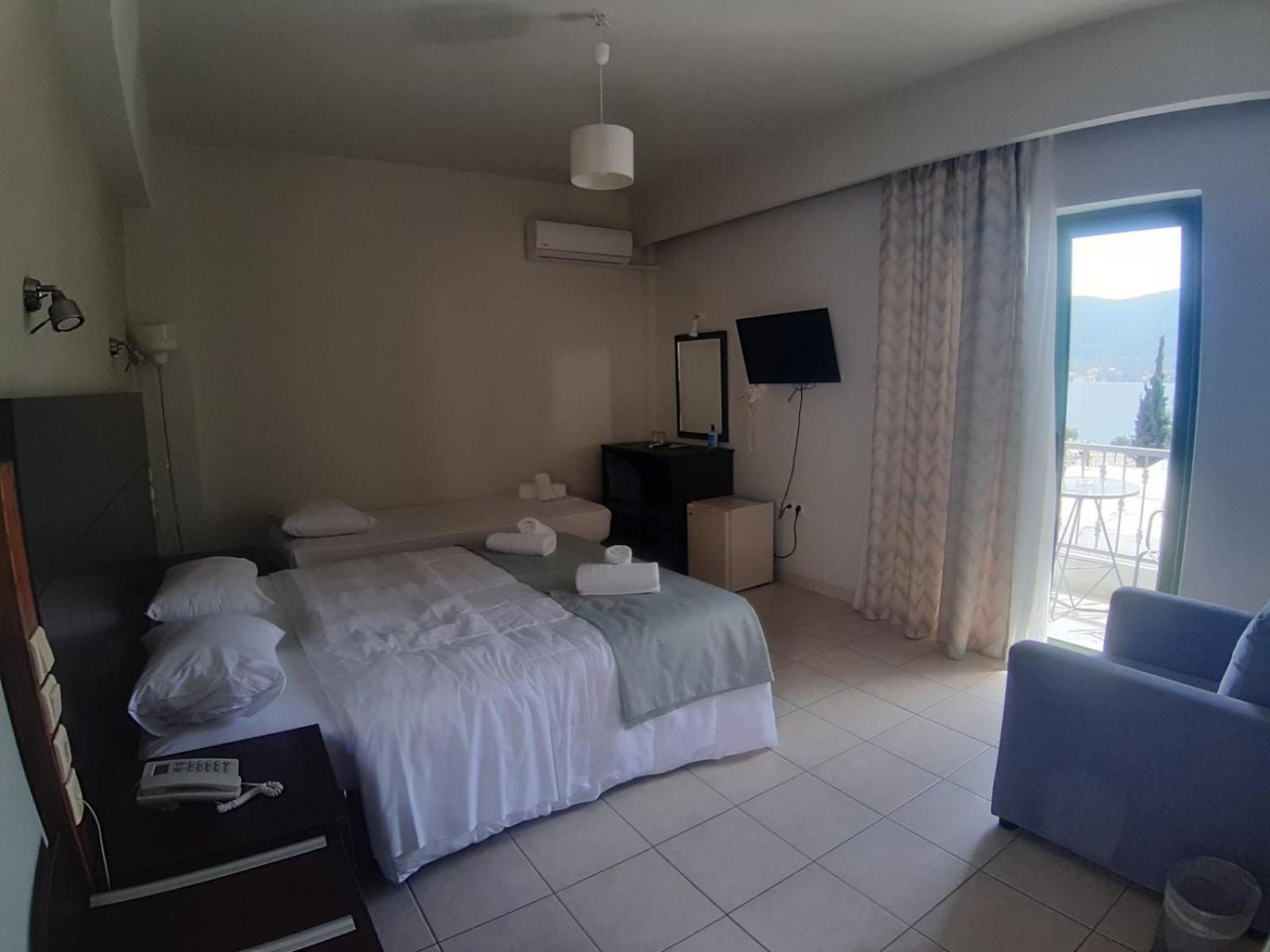 Evita'S Resort Poros Town Extérieur photo